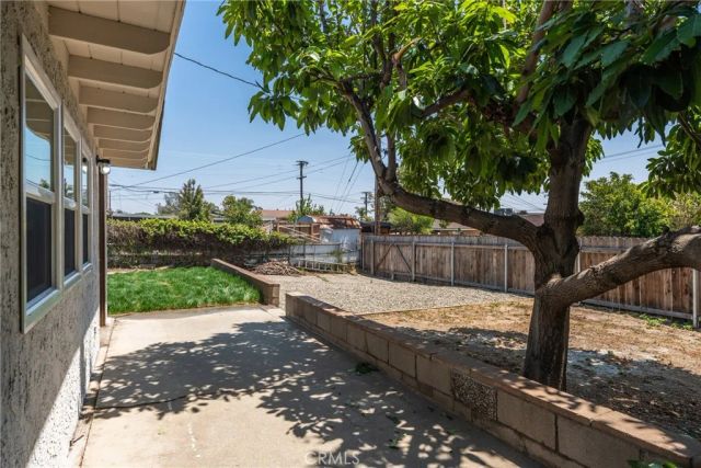 16275 Dianthus Avenue, Fontana, CA 92335