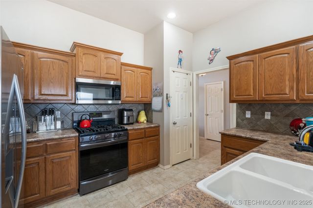 10730 E 120th Court N, Collinsville, OK 74021