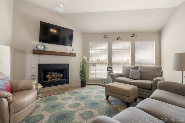 10730 E 120th Court N, Collinsville, OK 74021