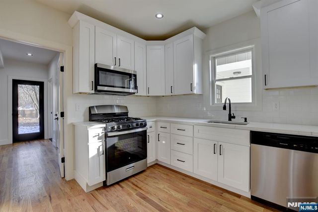 135 Forest Street 2R, Montclair, NJ 07042