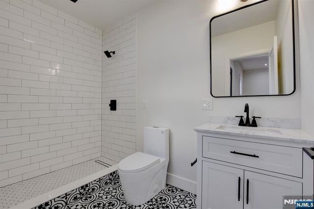 135 Forest Street 2R, Montclair, NJ 07042