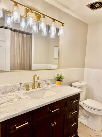 18499 Kesh Street, Southfield, MI 48076