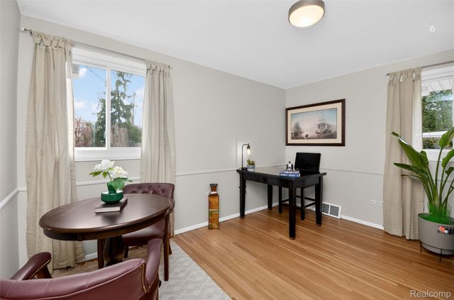 18499 Kesh Street, Southfield, MI 48076