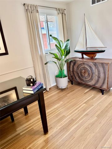 18499 Kesh Street, Southfield, MI 48076