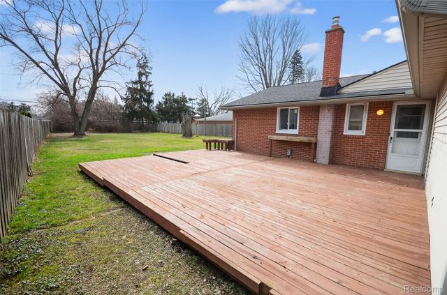 18499 Kesh Street, Southfield, MI 48076