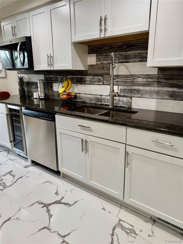 18499 Kesh Street, Southfield, MI 48076