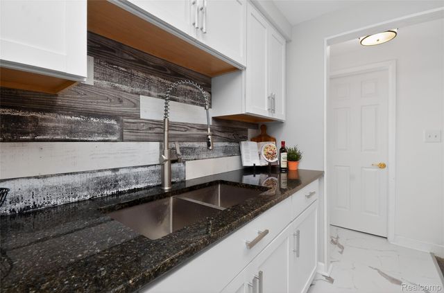 18499 Kesh Street, Southfield, MI 48076