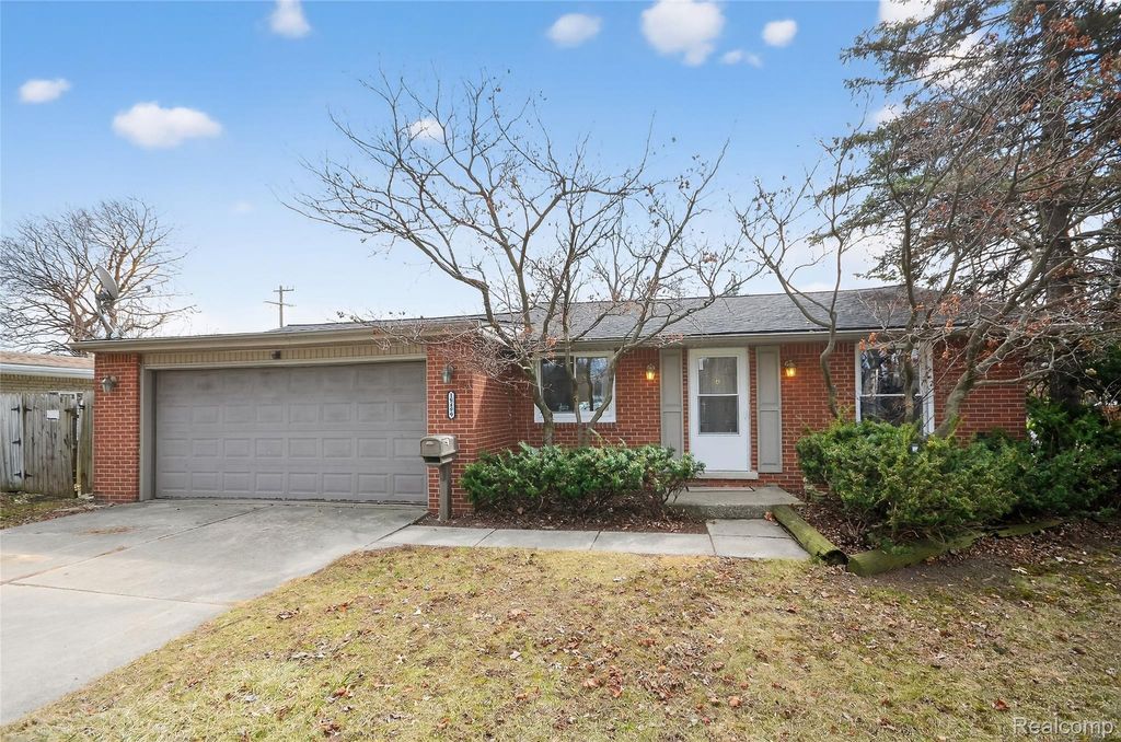 18499 Kesh Street, Southfield, MI 48076