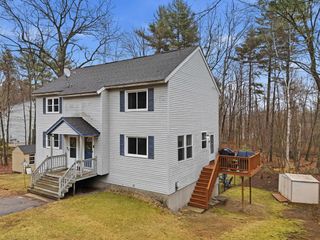 8 Lincoln Dr # B, Hooksett, NH 03106