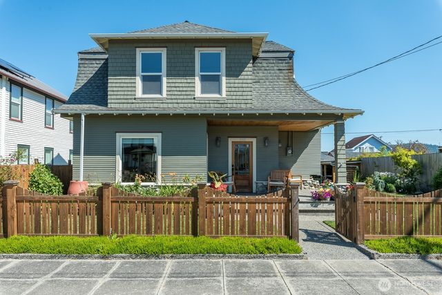 1118 4th Street, Anacortes, WA 98221