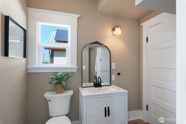 1118 4th Street, Anacortes, WA 98221