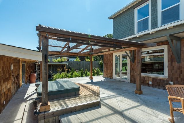 1118 4th Street, Anacortes, WA 98221
