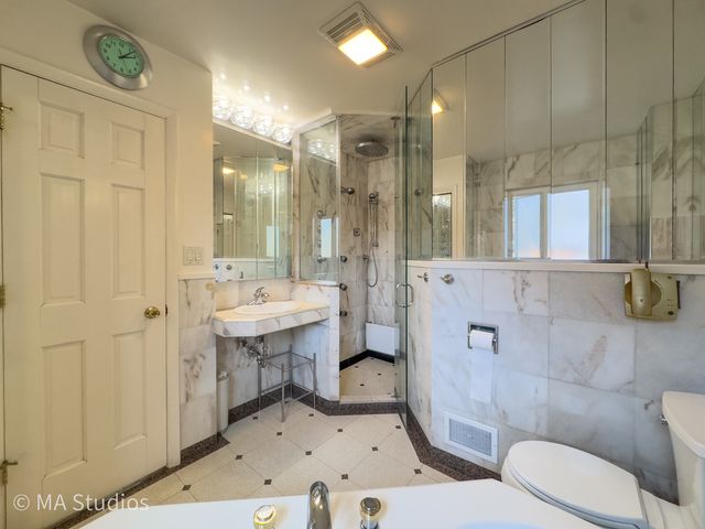 9237 Mason Avenue, Morton Grove, IL 60053