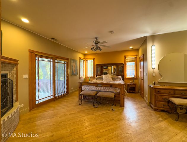 9237 Mason Avenue, Morton Grove, IL 60053