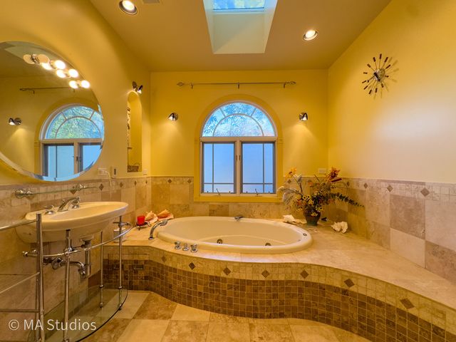 9237 Mason Avenue, Morton Grove, IL 60053