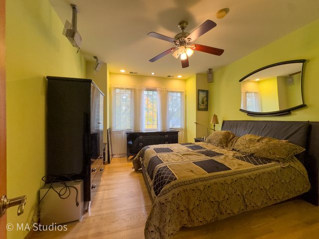 9237 Mason Avenue, Morton Grove, IL 60053