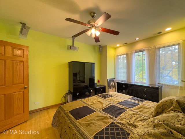 9237 Mason Avenue, Morton Grove, IL 60053