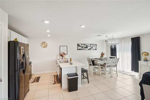 3306 Acapulco CIR, Cape Coral, FL 33909