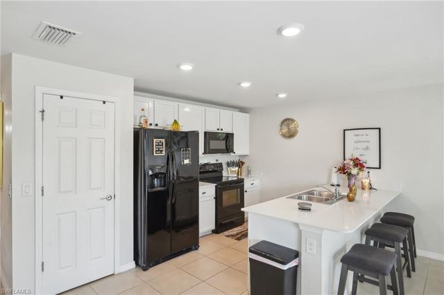 3306 Acapulco CIR, Cape Coral, FL 33909