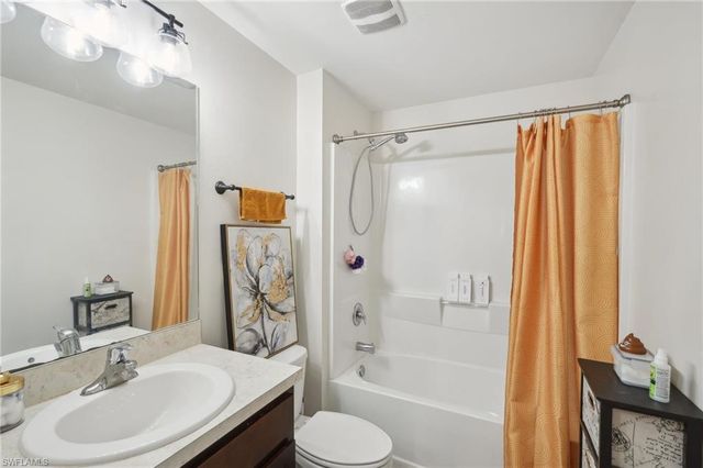 3306 Acapulco CIR, Cape Coral, FL 33909