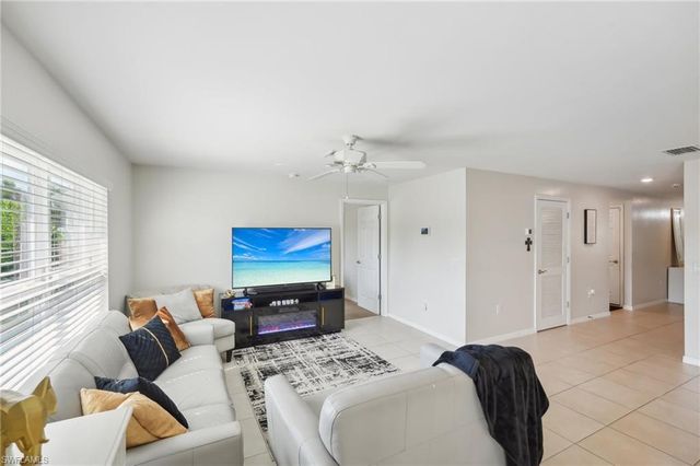 3306 Acapulco CIR, Cape Coral, FL 33909