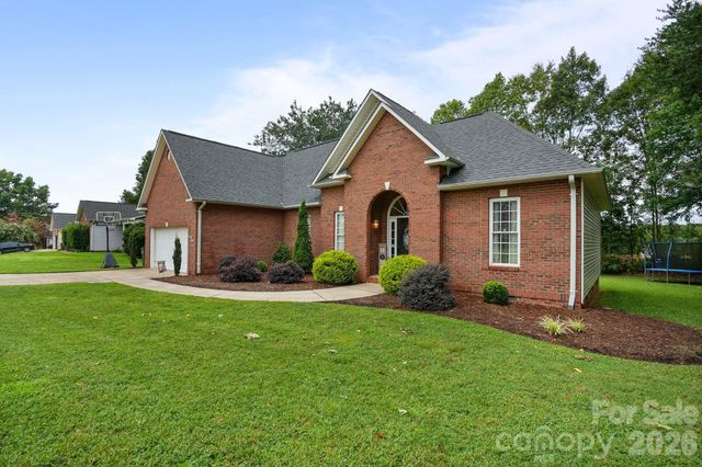 2925 24th Street Drive NE, Hickory, NC 28601