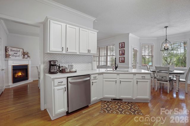 2925 24th Street Drive NE, Hickory, NC 28601