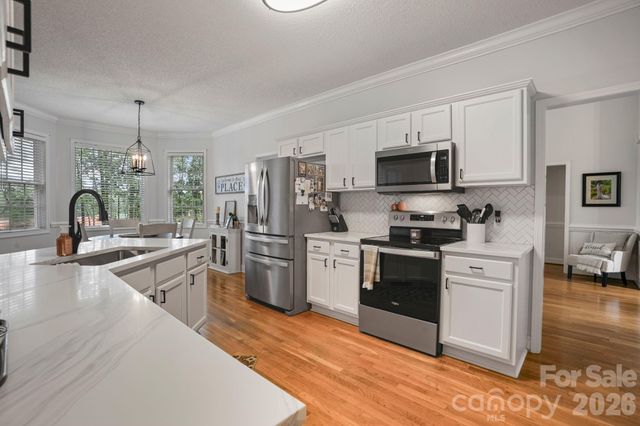 2925 24th Street Drive NE, Hickory, NC 28601