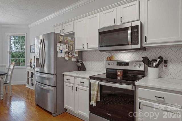 2925 24th Street Drive NE, Hickory, NC 28601