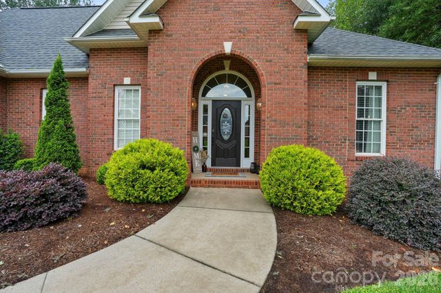 2925 24th Street Drive NE, Hickory, NC 28601