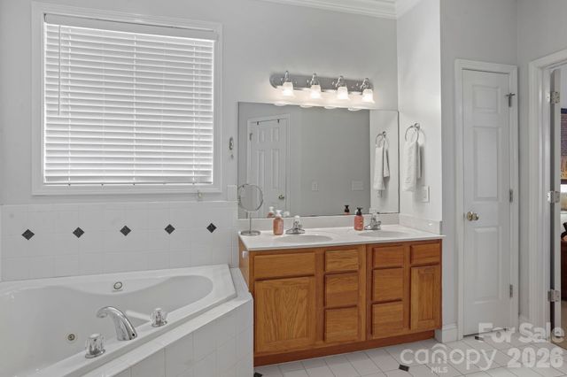 2925 24th Street Drive NE, Hickory, NC 28601