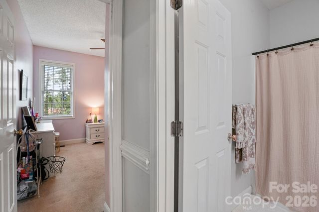 2925 24th Street Drive NE, Hickory, NC 28601