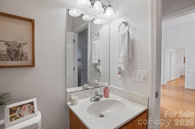 2925 24th Street Drive NE, Hickory, NC 28601