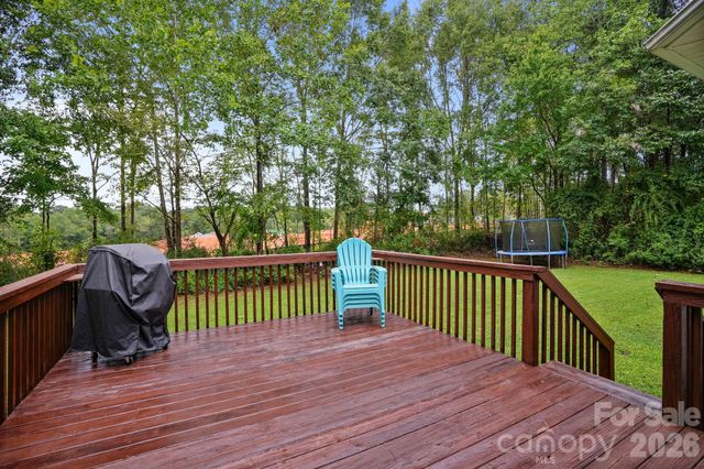 2925 24th Street Drive NE, Hickory, NC 28601