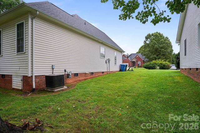 2925 24th Street Drive NE, Hickory, NC 28601