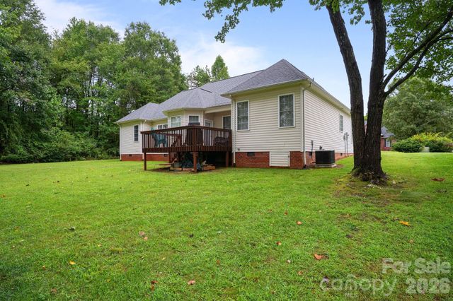 2925 24th Street Drive NE, Hickory, NC 28601