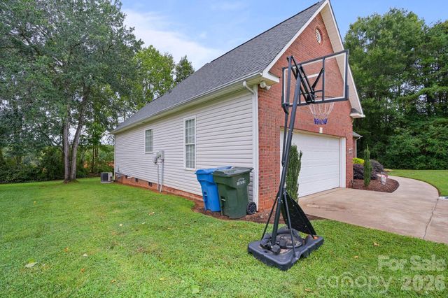 2925 24th Street Drive NE, Hickory, NC 28601