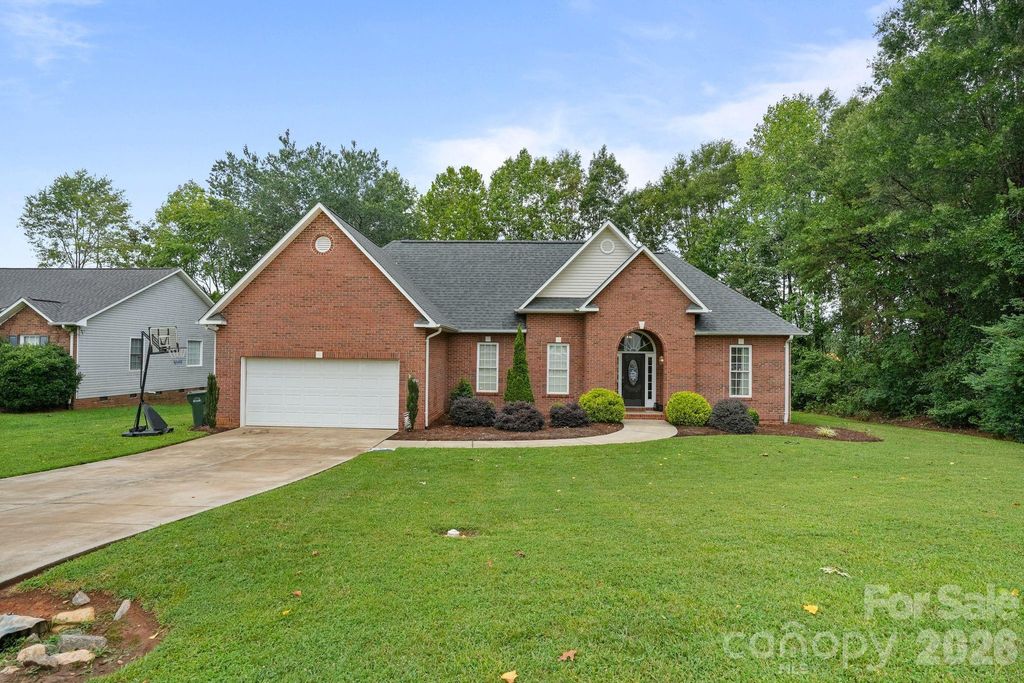 2925 24th Street Drive NE, Hickory, NC 28601