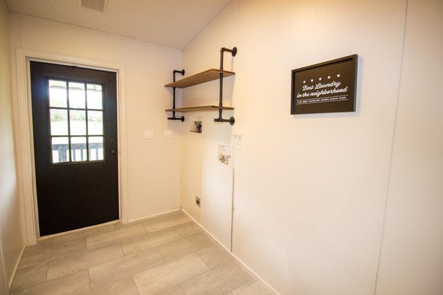 42857 Henson Road, Hempstead, TX 77445