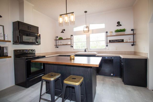 42857 Henson Road, Hempstead, TX 77445