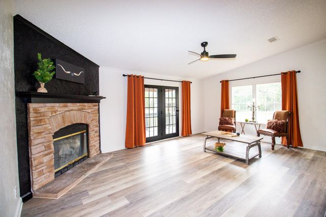 42857 Henson Road, Hempstead, TX 77445