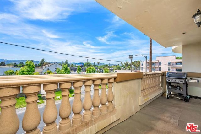 4832 Whitsett Avenue 202, Valley Village, CA 91607