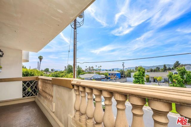 4832 Whitsett Avenue 202, Valley Village, CA 91607
