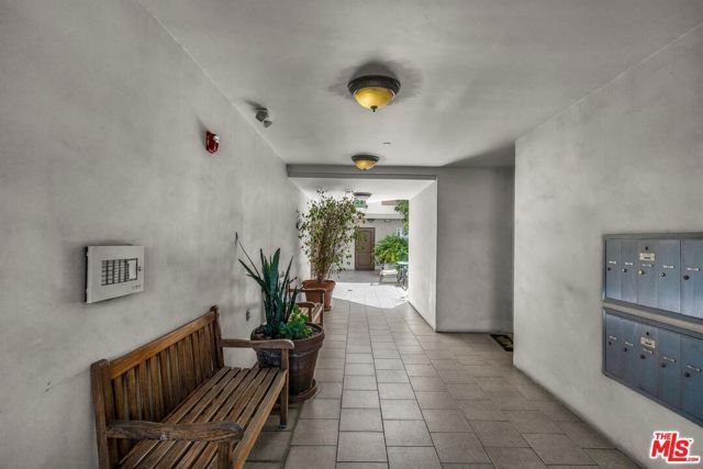 4832 Whitsett Avenue 202, Valley Village, CA 91607