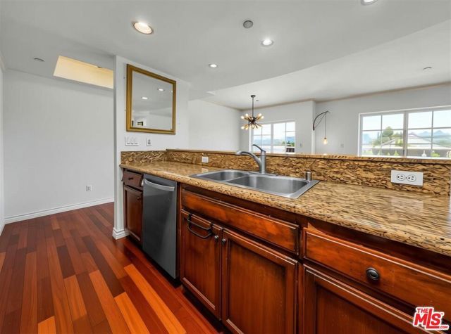 4832 Whitsett Avenue 202, Valley Village, CA 91607