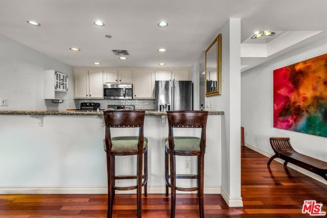4832 Whitsett Avenue 202, Valley Village, CA 91607