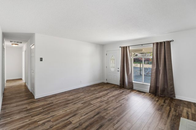 1525 Oak Street, Redding, CA 96001