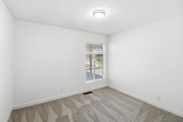 1525 Oak Street, Redding, CA 96001