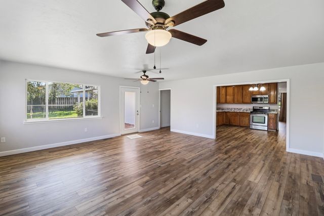 1525 Oak Street, Redding, CA 96001