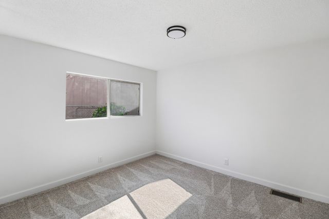 1525 Oak Street, Redding, CA 96001